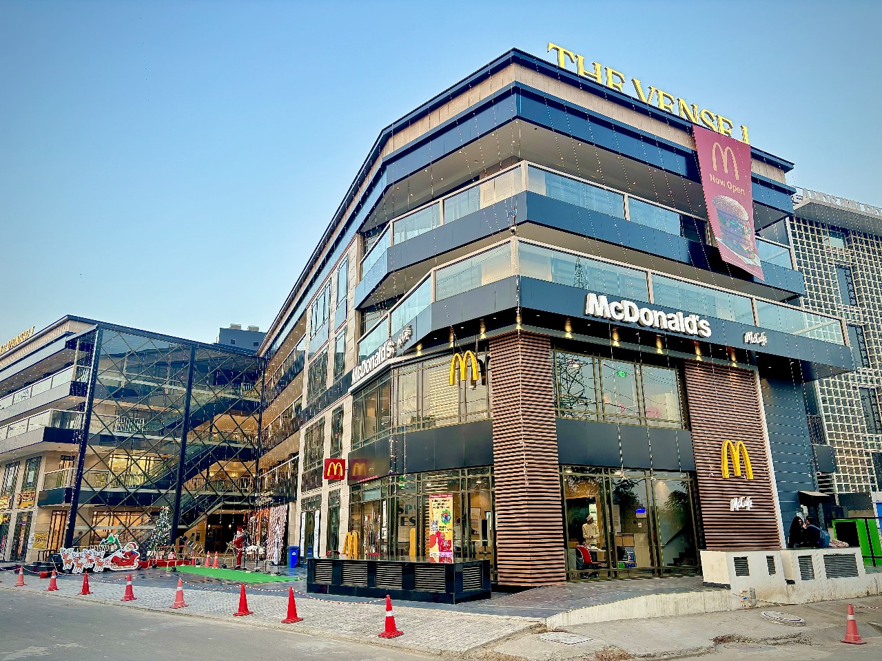 What Makes The Vensej the Best Mall in Gurgaon?